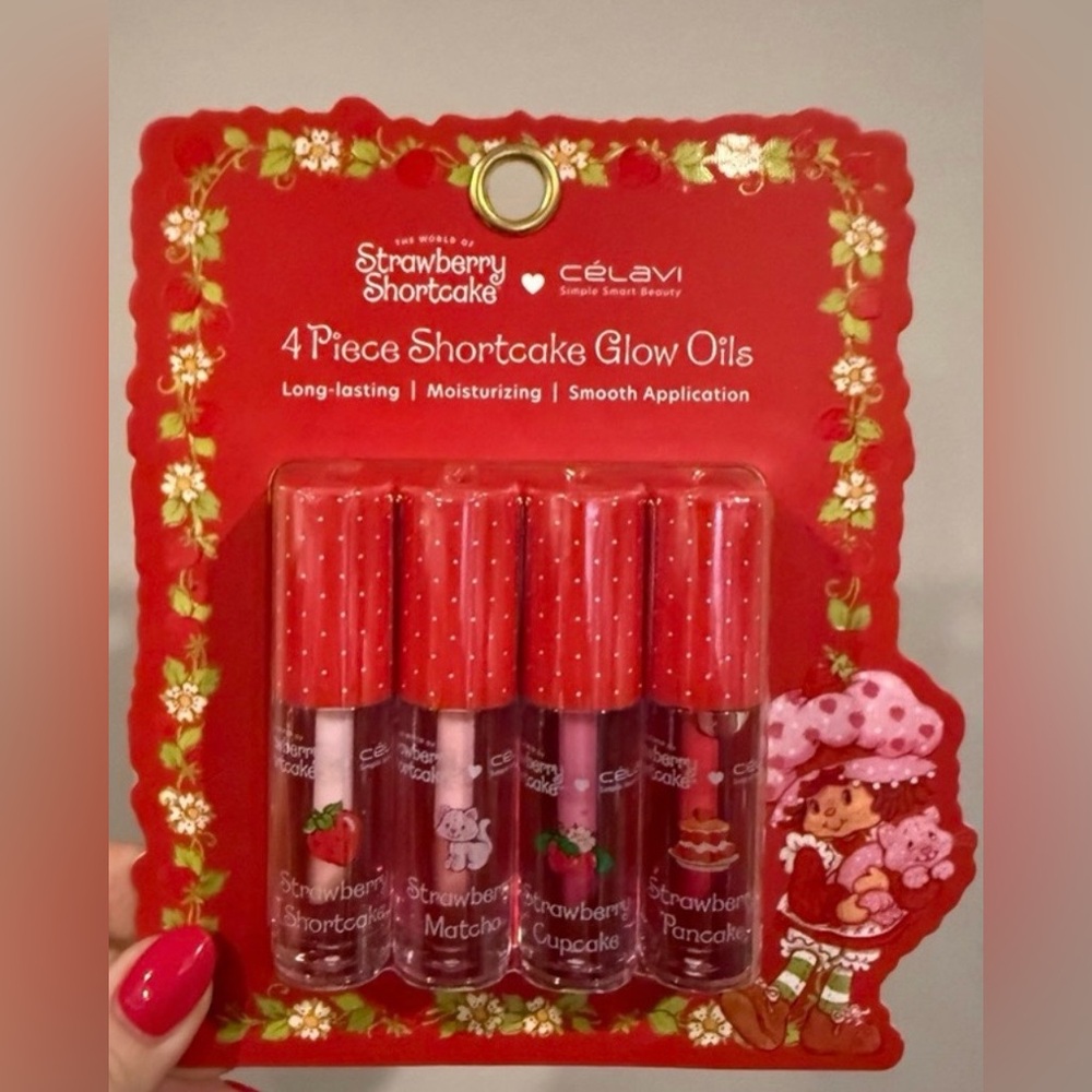 Celavi Shortcake Glow Lip Oil Set 4 pieces
NEW